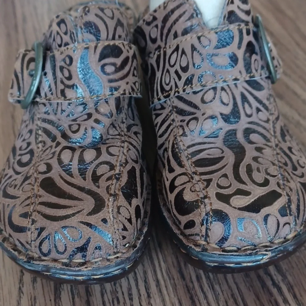 BOC Born Concept Tooled Embossed Leather Clog Slip On Womens Shoe Size 7 - Picture 2 of 10